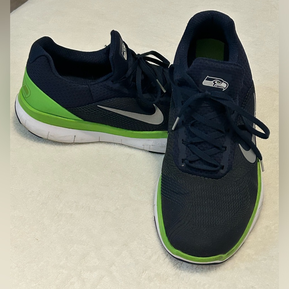 Nike “Seattle Seahawk” themed flex runners